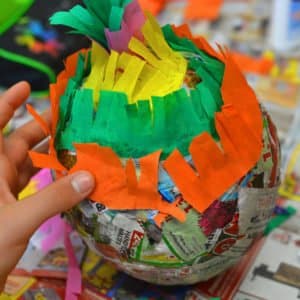 Fabriquer une piñata en papier mâché